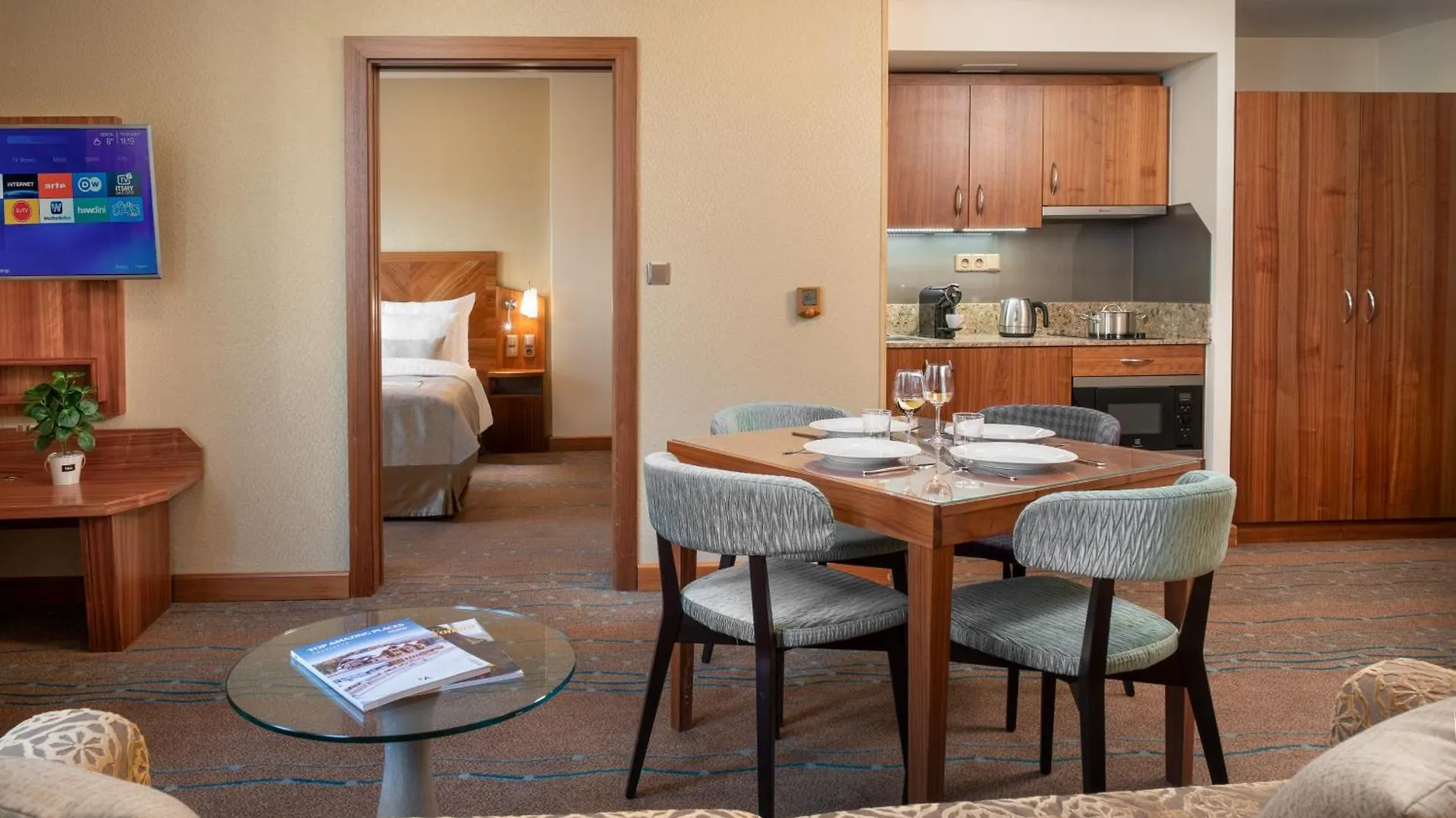 Crown Palace Apartments By Adrez Praga Hotel apartamentowy